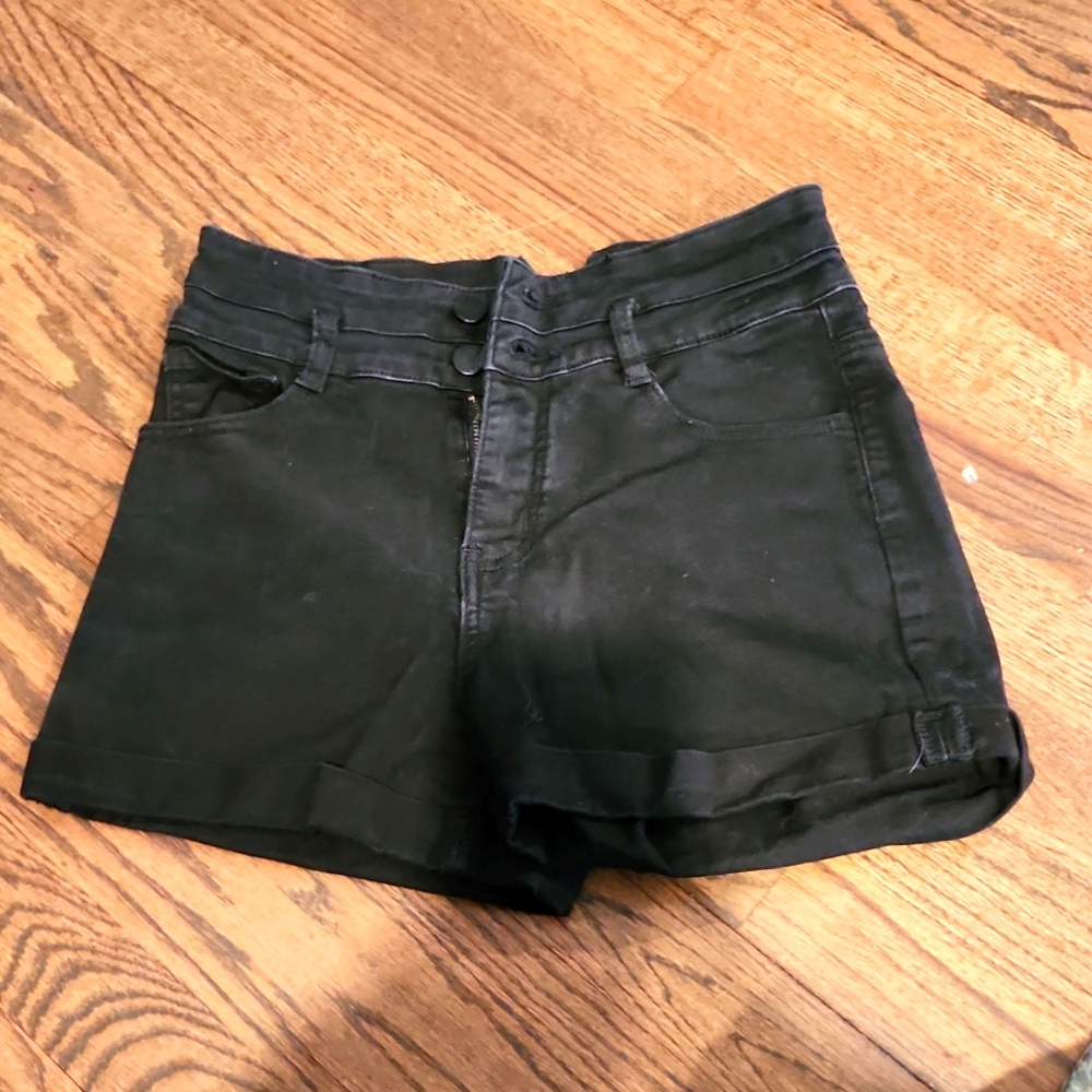KanCan size 26 black jean shorts